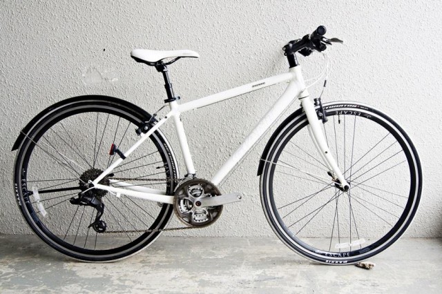 GIANT 白 クロスバイク - 自転車本体